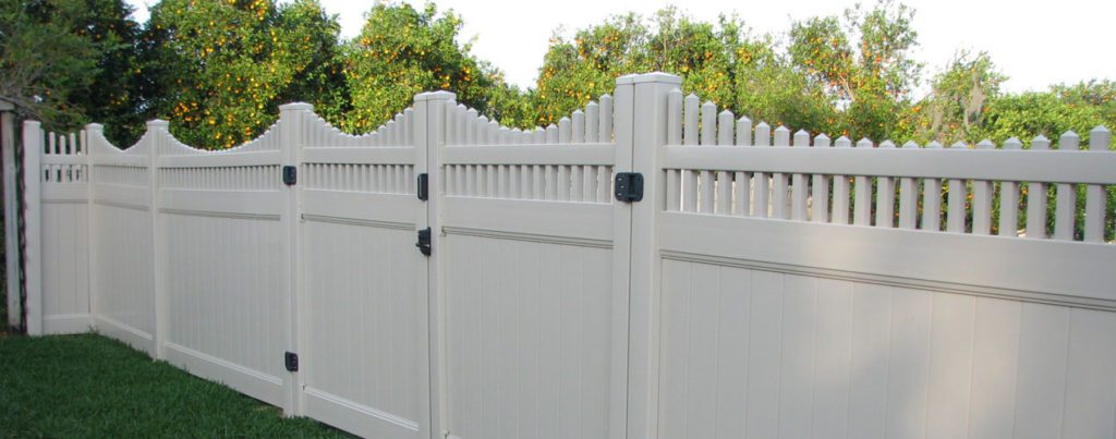 fence and gate in white vinyl